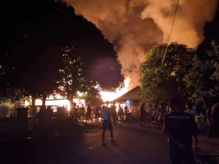 Si Jago Merah Beraksi, Satu Rumah di Rinding Rata Dengan Tanah