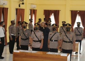 Kabag OPS Dan Kasat Reskrim Polres Berau Berganti