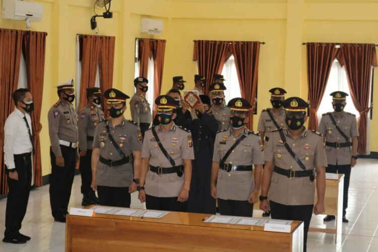 Kabag OPS Dan Kasat Reskrim Polres Berau Berganti