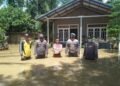 Terendam Banjir, Kapolsek Sambaliung Berikan Bantuan
