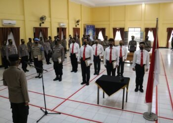 11 Personel Polres Berau Terima Penghargaan