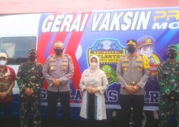 Bupati Sri Juniarsih Dampingi Kombes Pol Edy Suswanto Kunjungi Sejumlah Titik PPKM di Berau