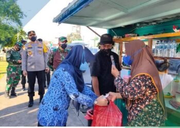 Bupati Berau Bagikan Bansos Untuk UMKM