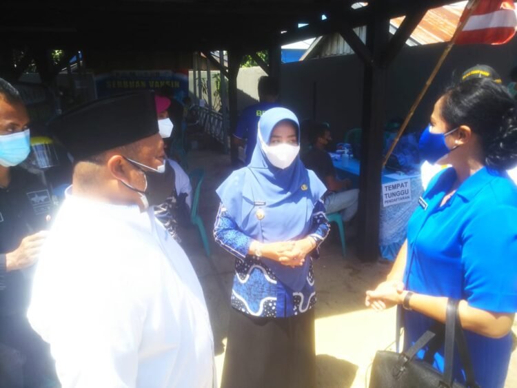 Bupati Berau dan Danlantamal XIII Tarakan Tinjau Serbuan Vaksinasi di Pos TNI Angkatan Laut