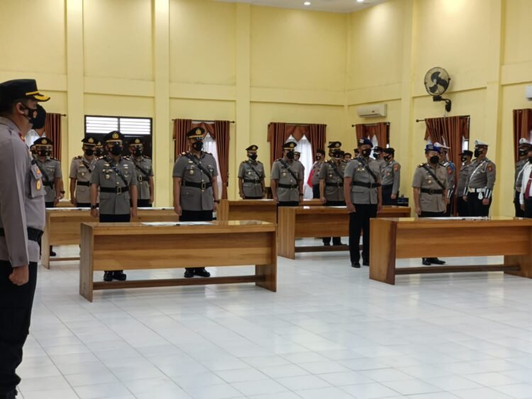 10 Pejabat Polres Berau Bergeser