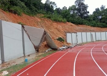 Tembok Stadion Olimpic Mini Teluk Bayur Roboh
