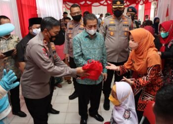 Wakapolda dan Wagub Kaltim Tinjau Vaksinasi Anak dan Lansia di Berau