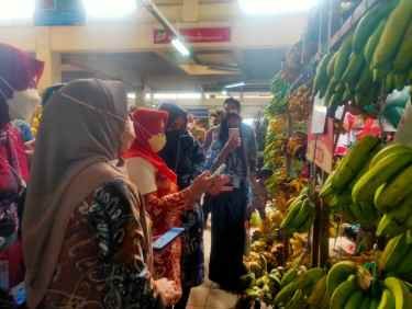 Berkunjung Ke Pasar Sanggam Adji Dilayas, Ini Harapan Bupati