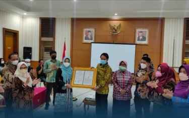 Bupati Terima Sertifikasi IG Dari Kanwil Kemenkumham Kaltim