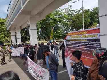 Masyarakat Pilanjau Adukan Kepala Kampung ke Pemkab Berau