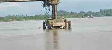 Jembatan Gunung Tabur DI Tubruk Kapal Tongkang Batu Bara