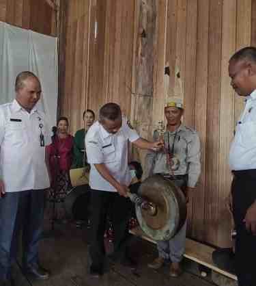 Asisten II Hadiri Tradisi Adat Tuaq Manuk di Kampung Merabu