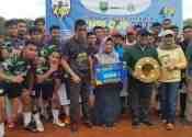 Turnamen Sepak Bola KNPI Cup Berakhir, Kecamatan Teluk Bayur Juara