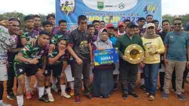 Turnamen Sepak Bola KNPI Cup Berakhir, Kecamatan Teluk Bayur Juara