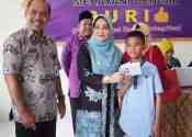 Bupati Berikan Tunjangan Lansia dan Yatim Piatu