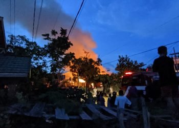 Si Jago Merah Mengamuk Hanguskan Beberapa Rumah Warga