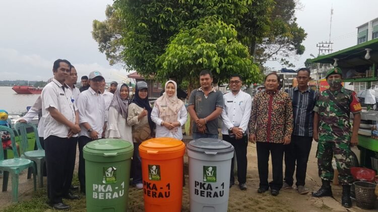 Tinjau Tepian Teratai, Bupati : Bersama-sama Menyadari Untuk Membuang Sampah Pada Tempatnya