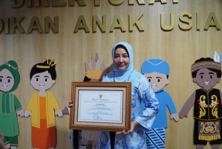 Bupati Berau Raih Penghargaan Bunda PAUD