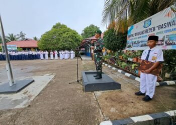 Jadi Pembina Upacara Di SMPN 3 Tanjung Redeb, Danramil 0902-04/Trd Ingatkan Pentingnya Cinta Tanah Air dan Sikap Sopan Santun di Sekolah
