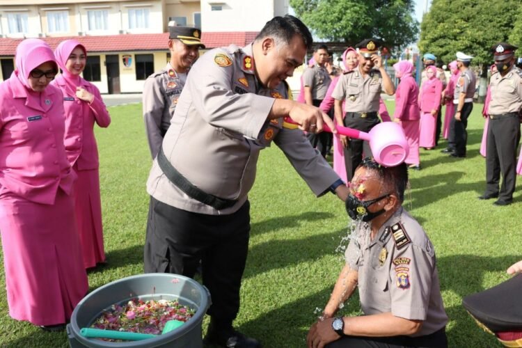 49 Personel Polres Berau Naik Pangkat