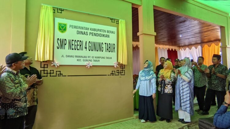 Gedung SMPN 4 Kampung Tasuk Diresmikan, Tumbuhkan Generasi Cerdas dan Terdidik