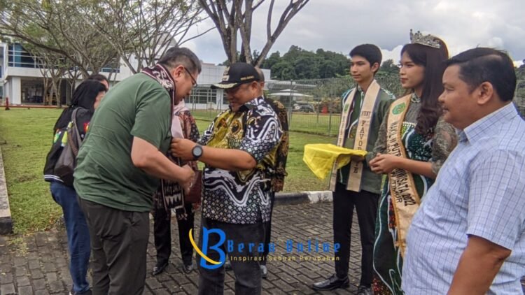 Wabup Berau, Sambut Kedatangan Duta Seychelles