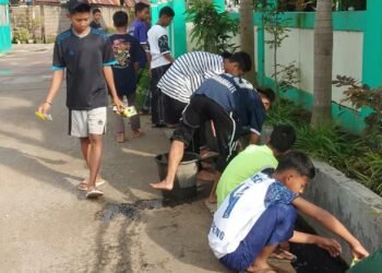 Rutin Tiap Minggu, Santri Yayasan Hubbul Yatama Wal Masakin Berau Gelar Kerja Bakti
