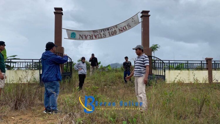Ketua DPRD Berau Tinjau SD 001 Kampung Suaran yang Memprihatinkan