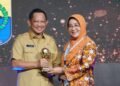 Dukung Penuh Program JKN, Bupati Berau Terima Penghargaan UHC Award 2023