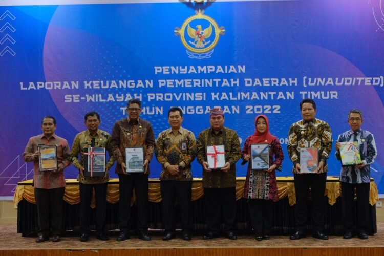 Bupati Serahkan LKPD 2022 Ke BPK RI