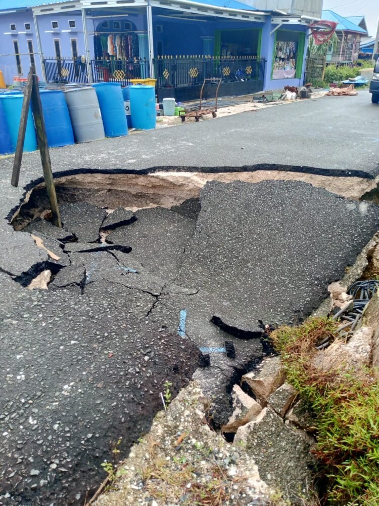 Akses Jalan Pemukiman Kampung Kasai Putus