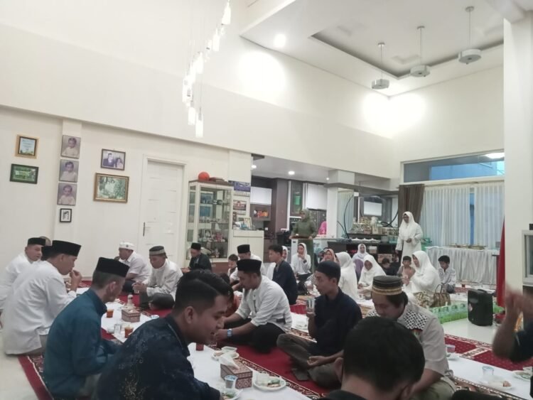Moment Kebersamaan Buka Puasa di Kediaman Ketua KKSS Berau