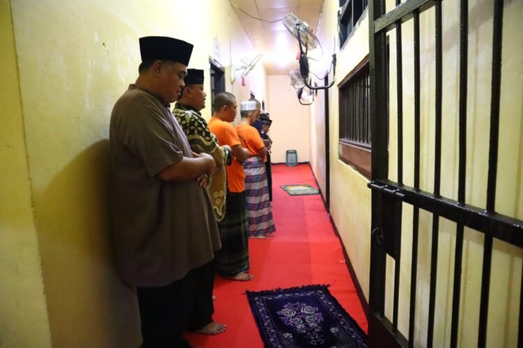 Wujud Pendekatan Humanis, Polres Berau Gelar Tausiyah dan Buka Puasa Bersama Tahanan