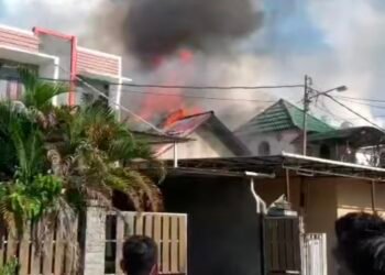 Si Jago Merah Mengamuk, Toko Buah Dan Dua Rumah Warga Terbakar