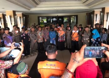 Temui Langsung Demonstran, Bupati Berau Sampaikan Membela Buruh Bagian Dari Kewajiban Pemerintah