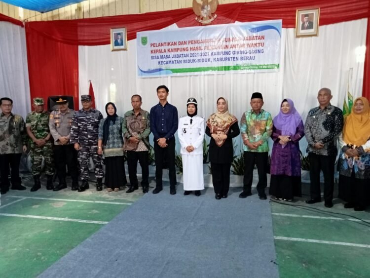 Sarlina Dilantik Jadi Kepala Kampung Giring- Giring , Ini Harapan Bupati