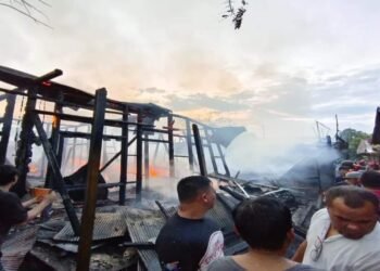 9 Unit Mobil PMK Diturunkan Untuk Padamkan Api Di Gang Amal