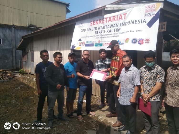 DPD SWI Berau Terima SKM Dari Kesbangpol Kabupaten Berau