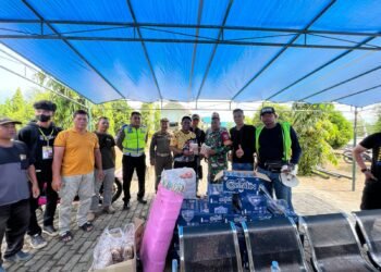 Forum Komunikasi Kicau Mania Berau Berbagi 1.000 Air Mineral dan Roti