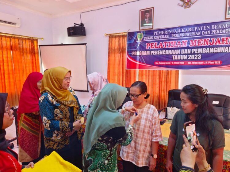 Asisten III, Buka Pelatihan Menjahit