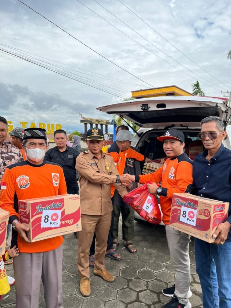 Uluran Tangan Dari PKS Berau, Untuk Korban Kebakaran Di Gunung Tabur