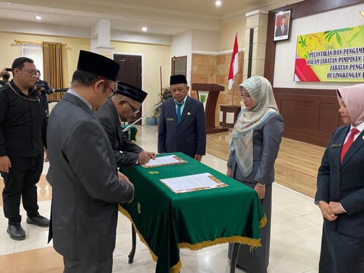 Lantik dan Pengambilan Sumpah/Janji ke 115 ASN Eselon I, II Dan III, Ini Penegasan Bupati Berau