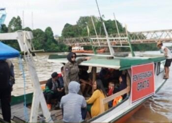 Bupati Sri Juniarsih Secara Pribadi Berikan Bantuan Dua Unit Kapal Klotok Pengangkut Penumpang