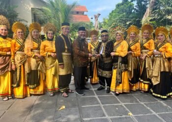 Gamalis Pimpin Duta Seni Budaya Berau dalam BEN Carnifal 2nd 2023 di Kota Blitar