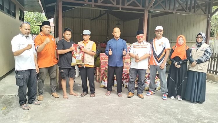 Partai PKS Berau, Memberikan Sentuhan Langsung Kepada Para Korban Kebakaran Dijalan Mulawarman