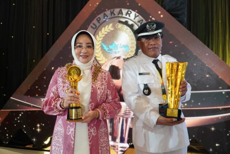 Bupati Berau Sri Juniarsih Sukses Antarkan Kampung Labanan Makarti Juara Nasional