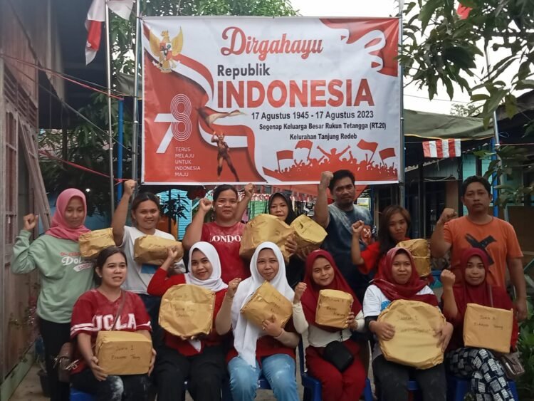 Sembilan perlombaan Meriahkan Peringatan HUT RI ke-78 dijalan pemuda gang karya bakti RT 20 kelurahan Tanjung Redeb