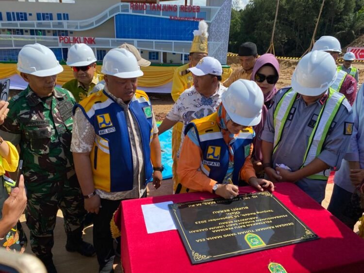 Lakukan peletakan Batu Pertama Pembangunan RSUD Berau , Ini Harapan Bupati
