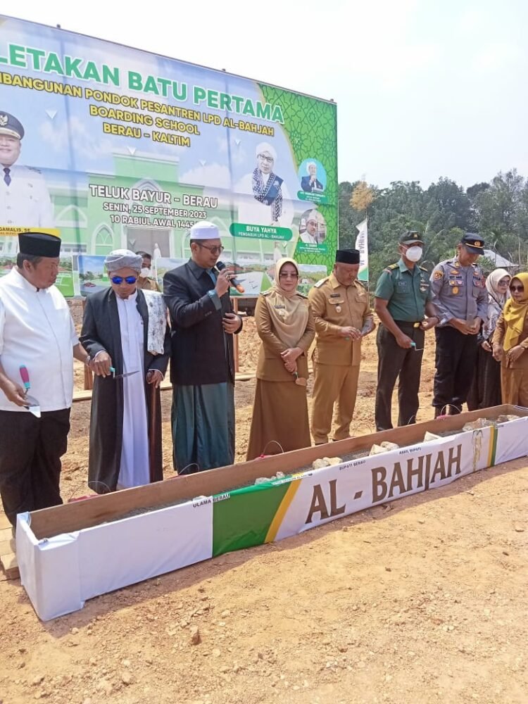 Bupati Berau Lakukan Peletakan Batu Pertama Pembangunan Ponpes Al Bahjah