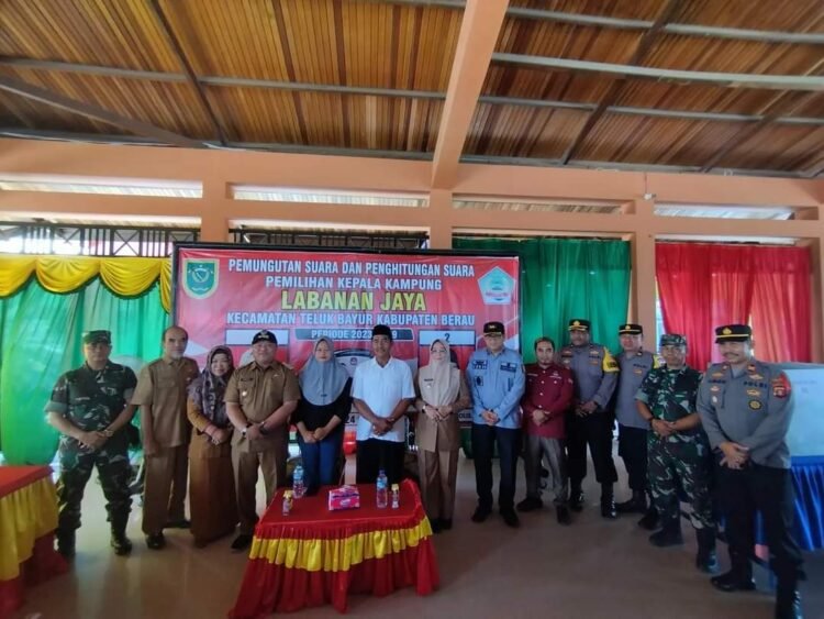 Bupati dan Wabup Pantau Langsung Pelaksanaan Pilkakam Di Kecamatan Sambaliung Dan Teluk Bayur